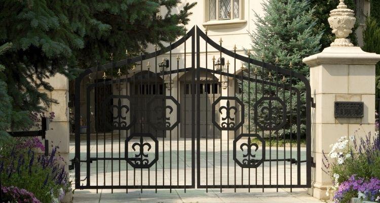 Kovácsolt szárnyas kapu